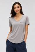 Cure Essential V-Neck – Gris